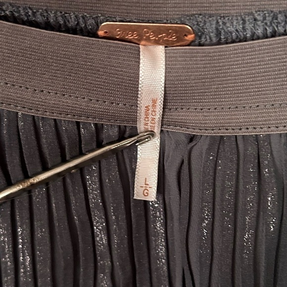 Free People Gray Accordion Metallic Dress Shorts Flouncy Flowy Sheer  L - Picture 7 of 10